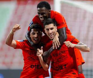 Breno comemorando um gol do Shabab Al Ahli 