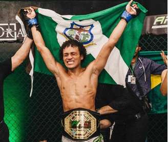 Campeão peso-mosca do Azteca Fight League, Igor Siqueira coloca seu título em jogo contra o mexicano Ricardo “Cobra” (Foto: arquivo pessoal)