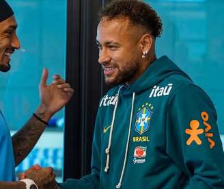 Neymar se recupera de uma lesão de grau 2 na panturrilha direita 