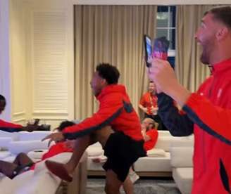 Jogadores dos EUA vibram com vitória emocionante dos Knicks nas finais da NBA – Reprodução de vídeo