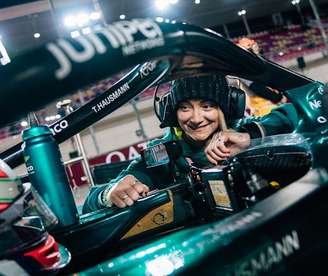 Jessica Hawkins, piloto e embaixadora da Aston Martin