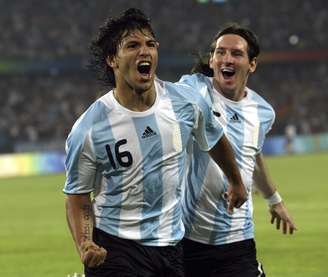 Messi e Agüero comemoram em eliminação do Brasil na Olimpíada 2008