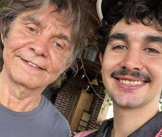 Lô Borges ao lado do filho Luca; cantor morreu em 3 de novembro