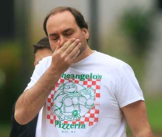 Carlos critica a decisão de Moraes de negar "livre acesso" dos filhos à residência onde Bolsonaro cumpre prisão domiciliar