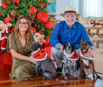 Lula compartilha foto ao lado de Janja e dos pets no Natal: ' Que o amor brilhe mais forte'