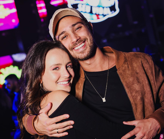 Larissa Manoela e o noivo André Frambach moram juntos no Rio de Janeiro