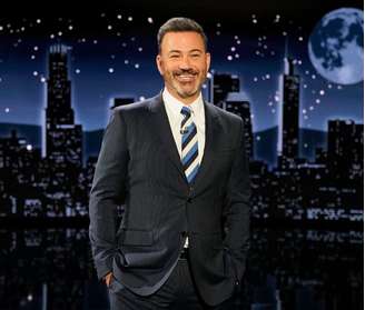 Jimmy Kimmel apresenta o Jimmy Kimmel Live! desde 2003, na ABC