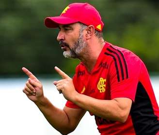 Vítor Pereira está por um triz no Flamengo