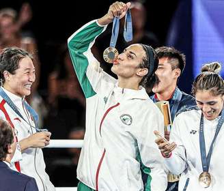 Khelif mandou um recado aos propagadores do ódio e preconceito ganhando uma reluzente medalha de ouro