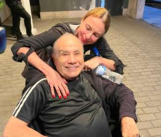 Stênio Garcia é internado em hospital.