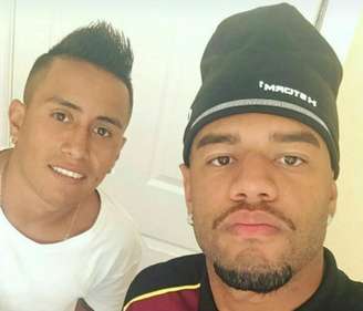 Lateral-esquerdo Júnior registrou a chegada de Cueva a Bradenton (EUA) (Foto: Reprodução/Instagram)