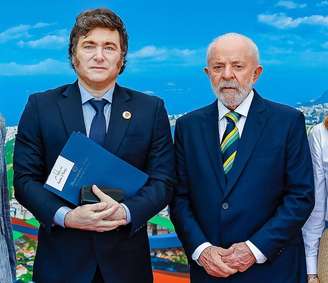 Lula e Milei lado a lado durante o G20.
