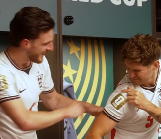 Momento de descontração aconteceu no vestiário após a vitória sobre o México, que garantiu os ingleses nas quartas de final da Copa