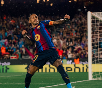 Raphinha, atacante do Barcelona, comemora gol no Campeonato Espanhol