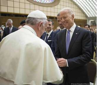 Papa Francisco e Joe Biden durante encontro no Vaticano em 2016