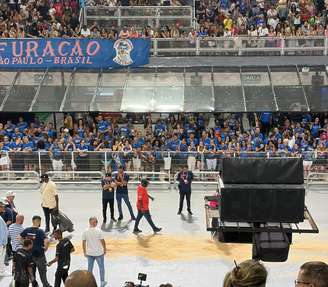 Alegoria da Acadêmicos do Tatuapé derramou líquido na pista do Sambódromo do Anhembi durante o seu desfile neste sábado, 14