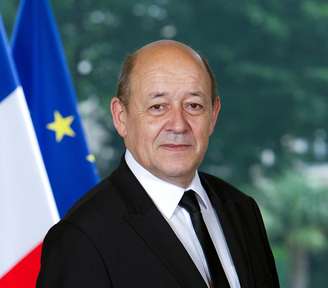 O ministro francês de Defesa, Jean-Yves Le Drian, prometeu pulso firme nos bombardeios à Síria