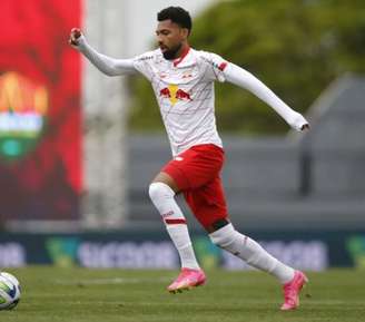 Matheus Fernandes em ação pelo Bragantino 