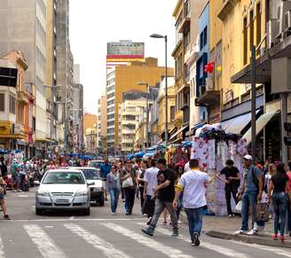 Segundo estudo da FGV, a economia informal deve ter representado mais de R$ 760 bilhões em 2013. Alguns comerciantes mantêm negócios não regularizados com produtos importados