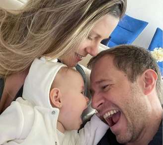 Tiago Leifert e Daiana Garbin com a filha Lua: segundo eles, ajudar outras crianças a diagnosticar o retinoblastoma ainda em fase inicial foi motivação para falarem da doença em público