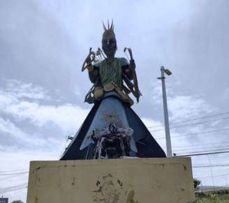 Estátua de Mãe Stella de Oxóssi foi incendiada em Salvador