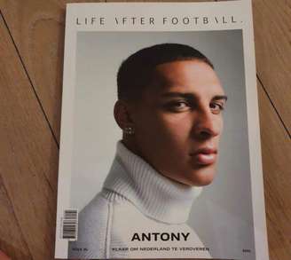 Jogador foi capa da edição de setembro da revista Life After Football (Foto: Reprodução)