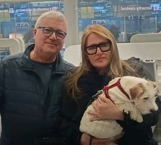 Ilze com o marido, Domenico, e a cachorrinha Pina: família curte clima de pré-Carnaval no Rio