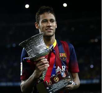 O atacante Neymar comemora título do Barcelona na Supercopa da Espanha nesta quarta-feira.