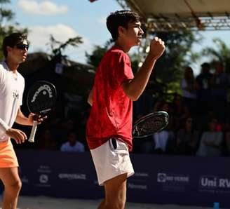 Henrique Medeiros de vermelho 