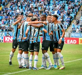 Com boa atuação de seus atacantes, Grêmio derrotou o CRB na Arena (Foto: Divulgação/Grêmio)