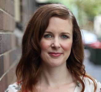 <p>Brooke Hemphill acordou com mulher nua na cama após uma noite em um bar gay</p>