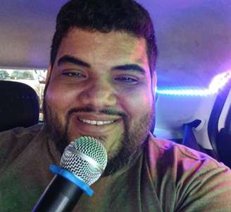 'Todos os dias, pelo menos um passageiro canta. Acredito que é uma forma de mandar embora o estresse', diz Henrique Braga