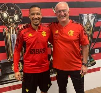 Cleber Reis, o Clebinho, ao lado do técnico Dorival Júnior, do Flamengo (Foto: Reprodução/Instagram)