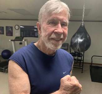 Chuck Norris é internado em hospital.