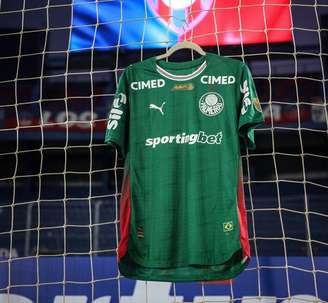 Camisa do Palmeiras supera R$ 300 milhões com patrocínios