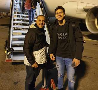 Agente Márcio Giugni e Pedro, antes de embarcar ao Rio de Janeiro (Foto: Reprodução / Instagram)