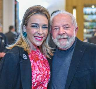 Foto publicada por Roberta Luchsinger em novembro de 2022 em que ela aparece ao lado de Lula.