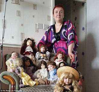 Britânica diz que suas bonecas têm espíritos de gente morta