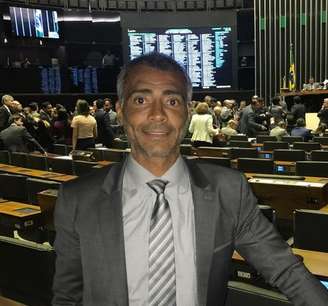 Atualmente senador e com atuação destacada na CPI do Futebol, o ex-atacante Romário é pré-candidato ao governo do Estado do Rio de Janeiro.