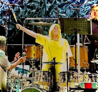 Zak Starkey era baterista da banda The Who desde 1996