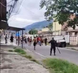 Briga entre torcedores de Vasco e Fluminense é registrada antes de duelo decisivo pela Copa do Brasil.