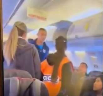 Emiliano Endrizzi, do Gimnasia de Jujuy, foi preso dentro do avião