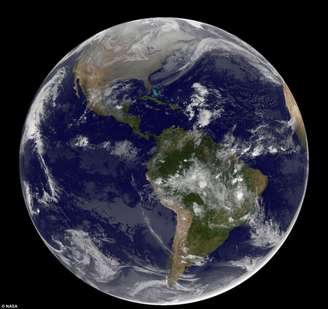 <p>Imagem de satélite mostra o continente americano em dezembro de 2013</p>