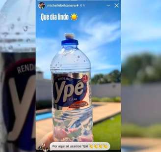 Michelle Bolsonaro publica foto segurando detergente Ypê