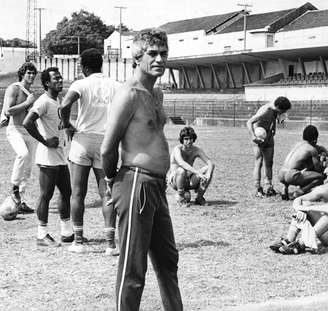Urubatão comanda treino do Londrina para decisão do Paranaense 1981; final repetida 33 anos depois 