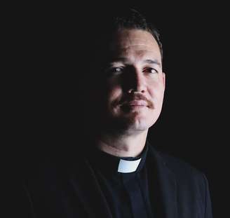 Padre Marcus Alcântara é conhecido como Padre do Vasco