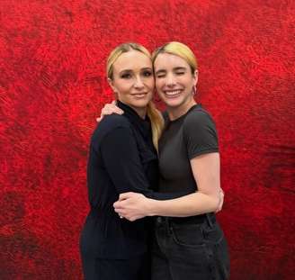 Emma Roberts presta homenagem a Hayden Panettiere