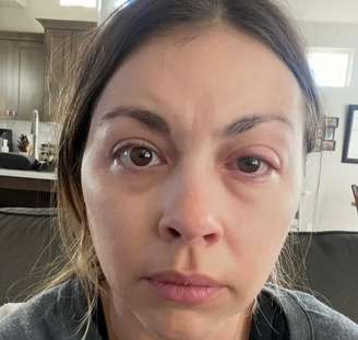 Sarah não usa mais maquiagem nos olhos