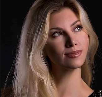 A modelo russa Yulia Tarasevich antes dos procedimentos estéticos