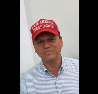 Tarcísio publicou vídeo com boné trumpista em janeiro